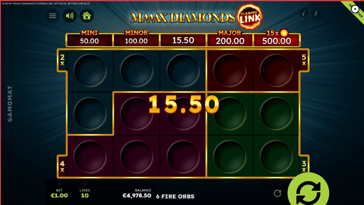 Tampilan antarmuka slot mobile Maaax Diamonds Flaming Link dengan grafis buah dan api.